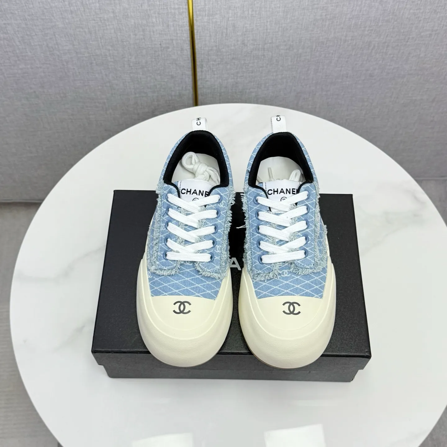 👟👟Ex-factory price 600👟👟Chanel Panda Shoes! 2025 counter's top casual sports shoes, this classic design; the upper is in the style of electric embroidery with various techniques; the outsole is fashionable and sporty; the unusual inclusion of a variety of color matching elements... The diversified mix and match is very good-looking and versatile, and can be used for leisure, fashion, sports, and outdoor... ꫛꫀꪝ Go➫ Materials: ❶Upper made of: original imported first-layer silk cowhide + original version waterproof cloth + original first-layer cowhide ❷Inner lining: Original Yangli+wang ❸ Outsole based on: Original TPU combination outsole Counter boutique packaging complete set for women 35–41